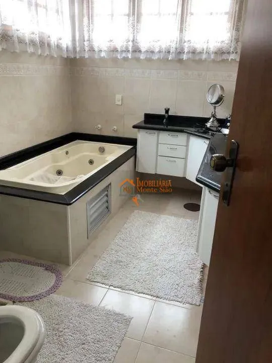 Imagem Sobrado com 4 dormitórios à venda, 430 m² por R$ 1.950.000,00 - Vila Galvão - Guarulhos/SP