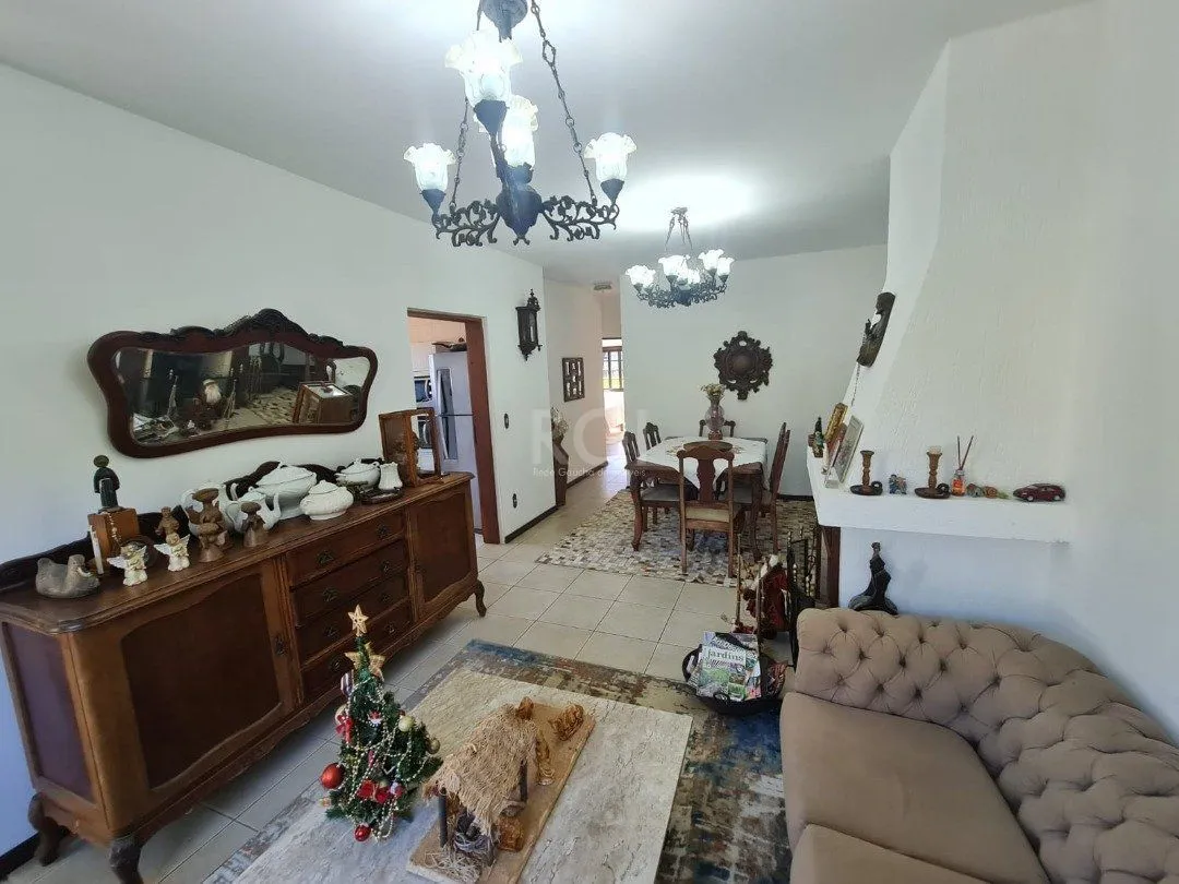 Imagem Casa em lindo terreno alto ao nível da rua medindo 10 × 32 onde consta uma residência térrea com 136m2 de área privativa,