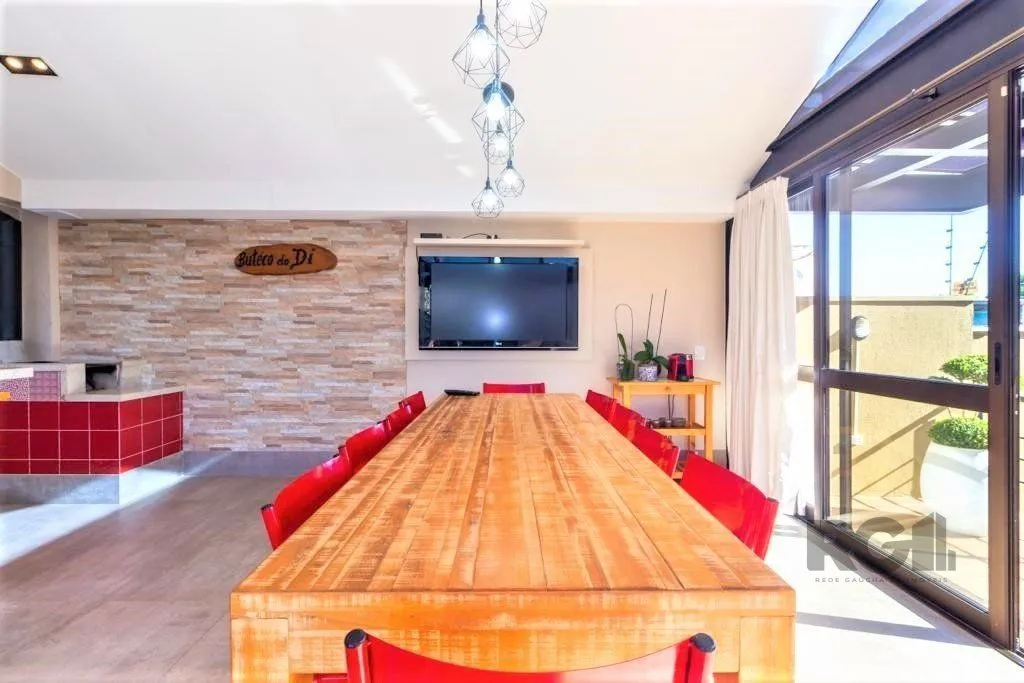 Imagem Casa de 380m², bairro Guarujá