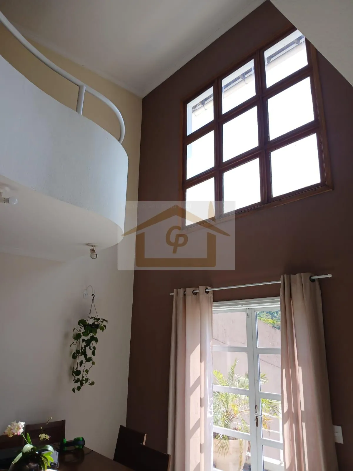 Imagem Encantadora! São 4 quartos (1 suíte), 4 vagas cobertas