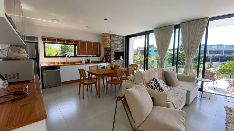 Imagem Imperdível oportunidade: Casa à venda em Garopaba-SC, bairro Morrinhos, 4 quartos, 2 suítes, 2 salas, 3 banheiros, 2 vagas, 187,50m²!