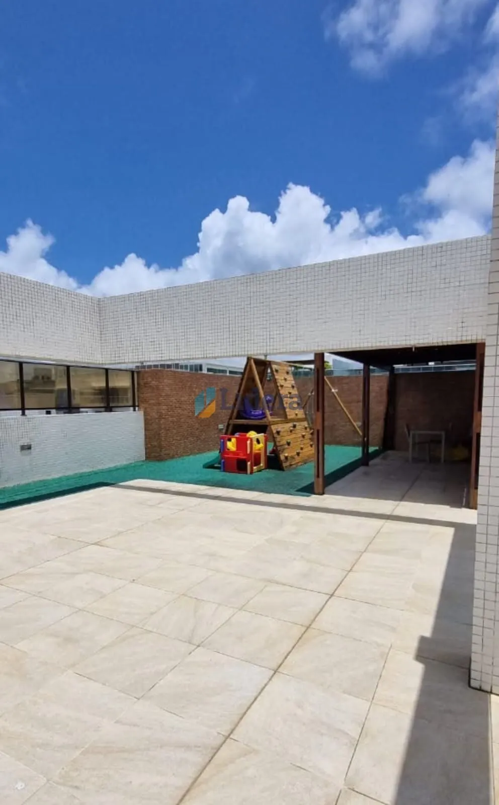 Imagem Apto espaçoso - 74,46m² - 2 quartos - 1 suite - 1 vaga fixa / 1 vaga rotativa - em Intermares, Cabedelo/PB