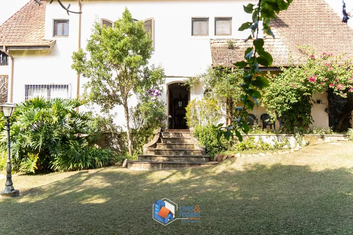 Imagem Sobrado para venda em Jardim Riviera com 5 quartos, sendo 1 suíte, 255m²