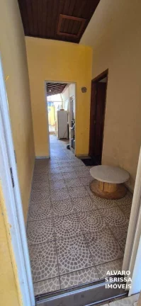 Imagem Casa em bairro com ótima localização e quintal amplo
