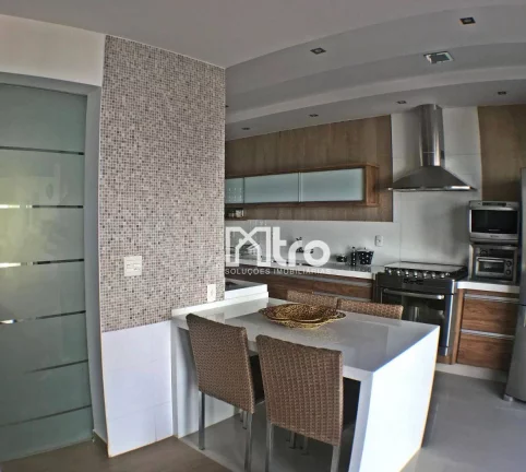 Imagem Casa com 4 dormitórios à venda, 337 m² por R$ 2.650.000,00 - Pinheirinho - Itajubá/MG