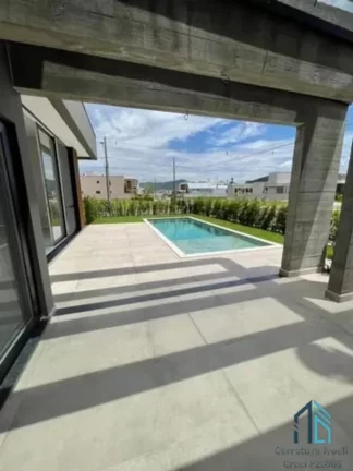 Imagem Casa a venda, Alto padrão, 04 suítes, piscina, no centro de Camboriú SC