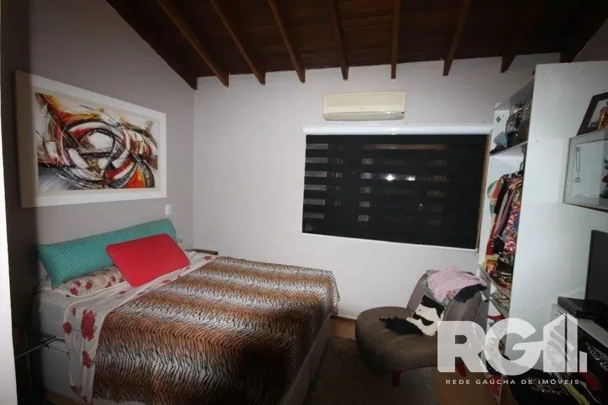 Imagem Casa residencial com 3 dormitórios 90m² privativos, e 2 vagas à venda no bairro Parque Santa Fé em Porto Alegre