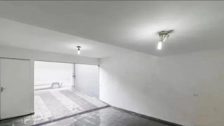 Imagem Casa assobradada residencial, bem distribuída e pronta para morar.