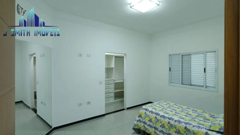 Imagem CASA PRATICAMENTE TÉRREA. PISCINA, SALÃO DE JOGOS, SAUNA, NA GRANJA VIANA