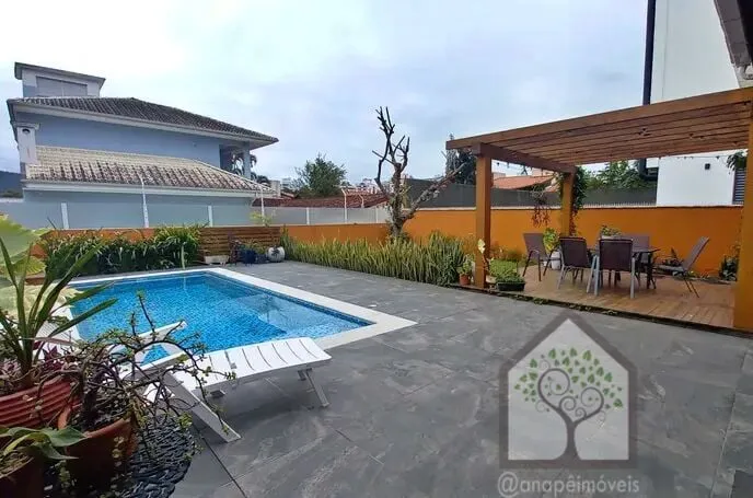 Imagem Linda Casa à Venda no Bairro Itacorubi - Florianópolis-SC