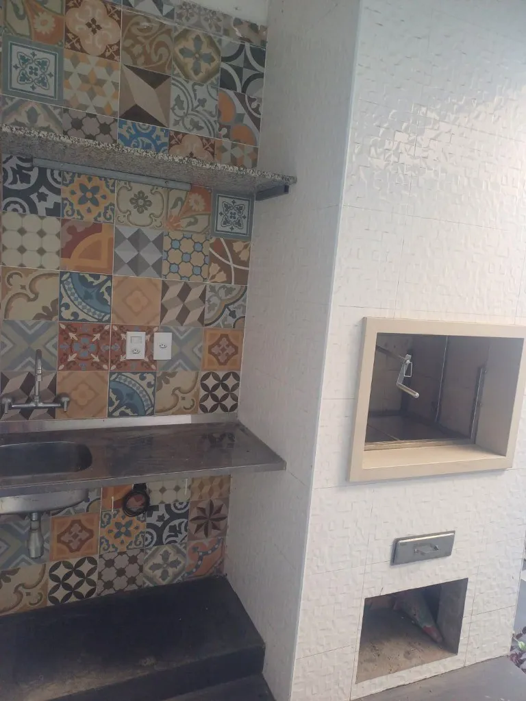 Imagem Casa à venda em Santo André-SP, bairro Santa Maria: 3 quartos, 1 suíte, 2 banheiros, 2 vagas, 136m². Venha conferir!