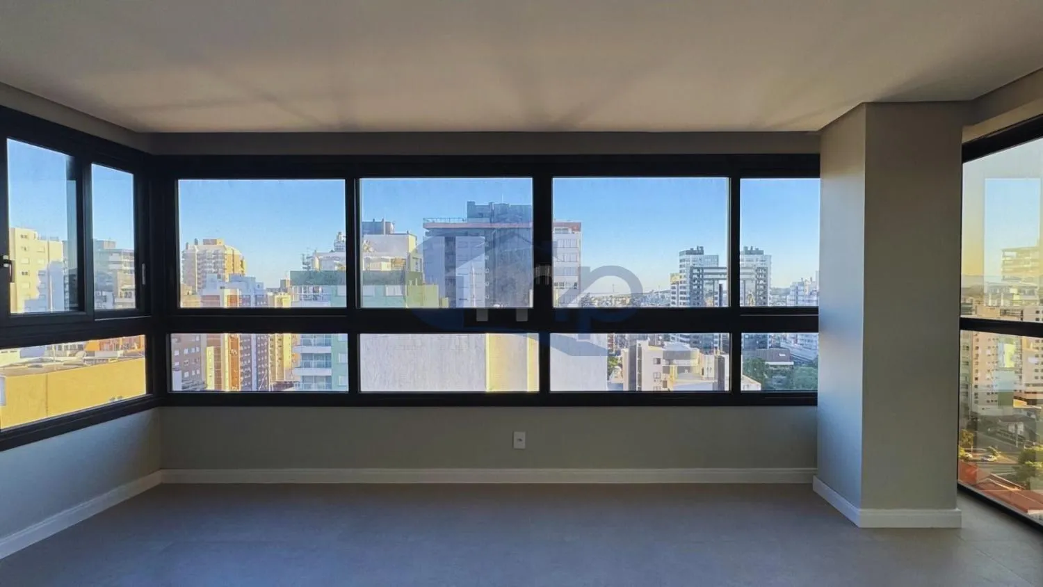 Imagem Apartamento a venda com 2 suites no centro de Torres/RS