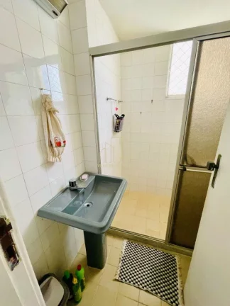 Imagem Apartamento amplo e bem localizado com três quartos a venda na pituba