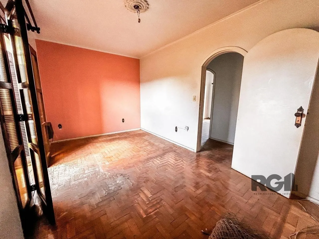 Imagem Casa com 2 salas comerciais, 3 quartos, vaga de garagem churrasqueira, suíte, no bairro Cavalhada, Porto Alegre/RS