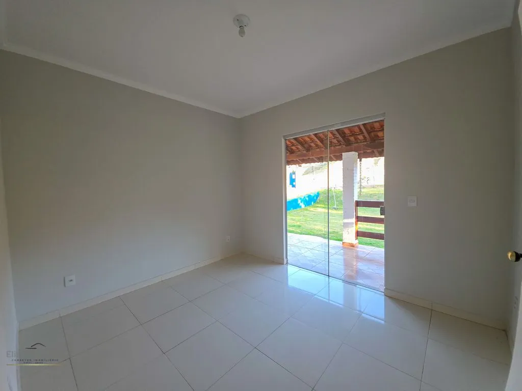 Imagem Casa estilo colonial a venda no condomínio Campo Alegre em Poços de Caldas