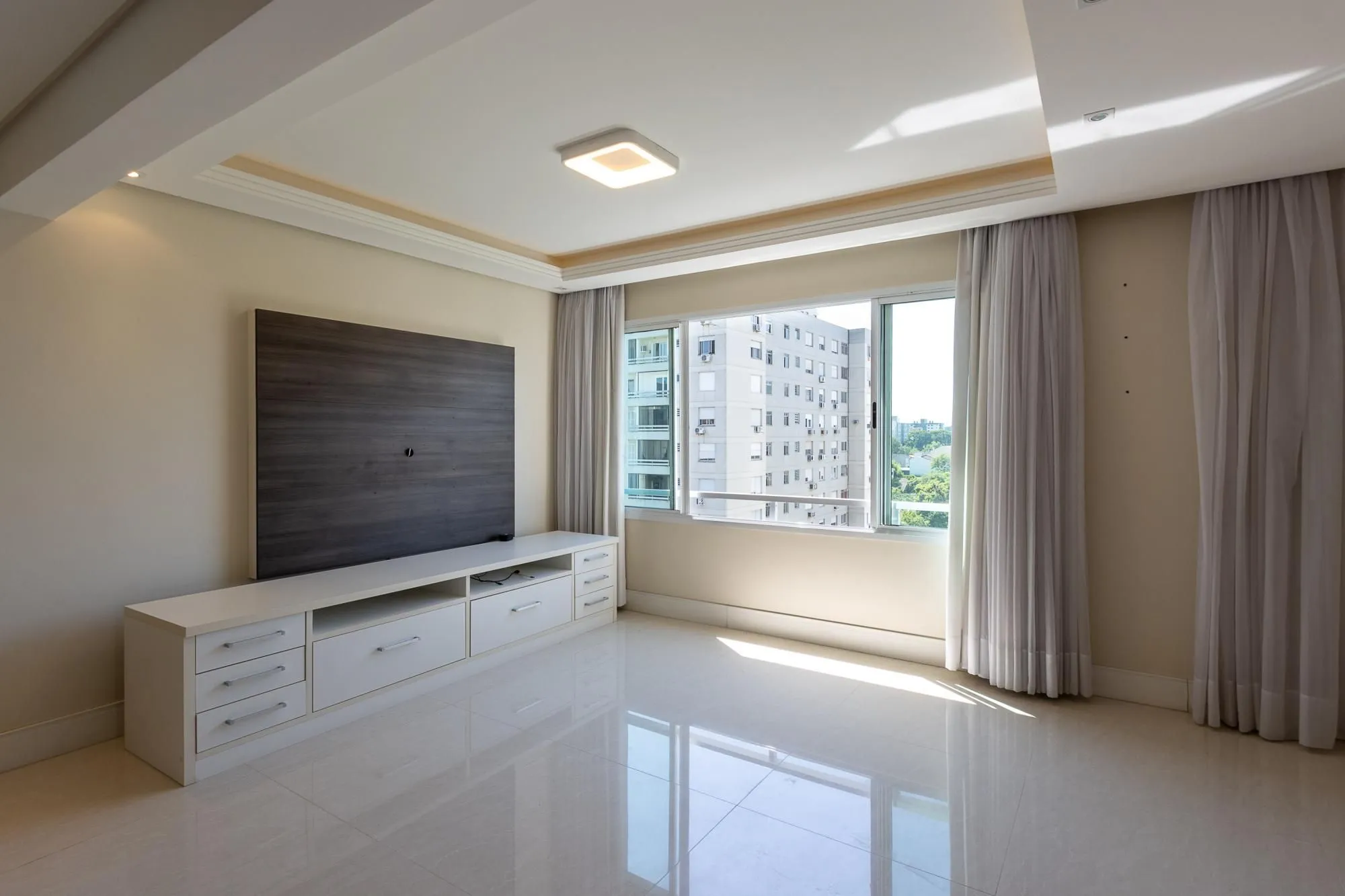 Imagem Apartamento de 3 dormitórios, 1 suíte e 2 vagas escrituradas no bairro Tristeza.
