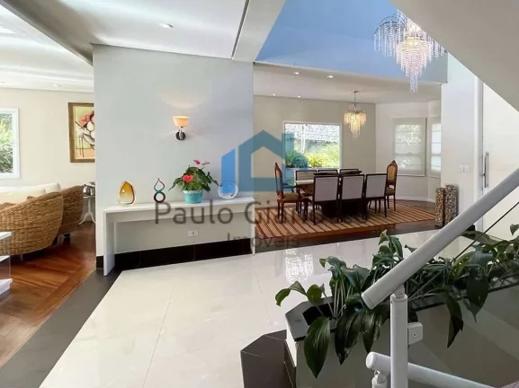 Imagem Casa à venda no Centro Comercial da Granja Viana / SP