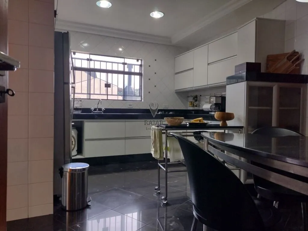 Imagem Esta casa está localizada em uma das melhores regiões de Curitiba, bairro boa vista. O imóvel foi...