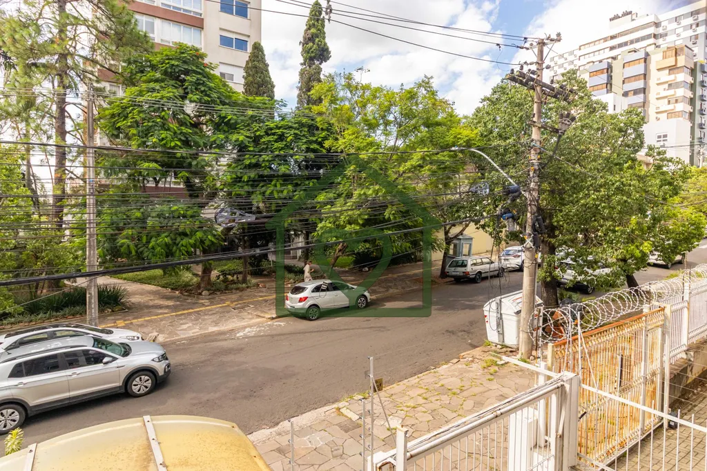 Imagem Imagine viver em um dos endereços mais desejados de Porto Alegre, entre a Marquês do Pombal e o Ho...