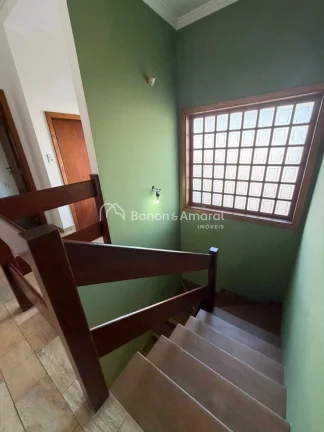 Imagem Ampla e confortável, esta excelente residência conta com 330m² de área construída, oferecendo e...