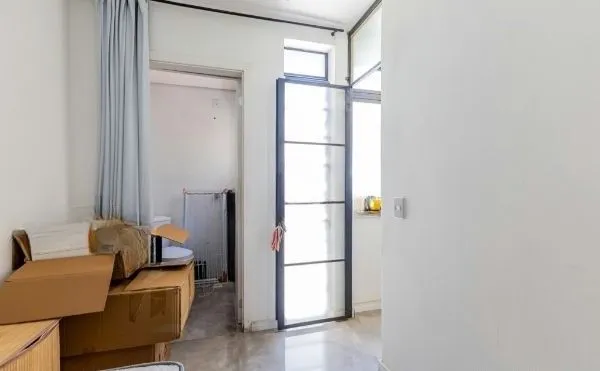 Imagem Apartamento na Cidade Baixa de 1 dormitório e dependência REFORMADO