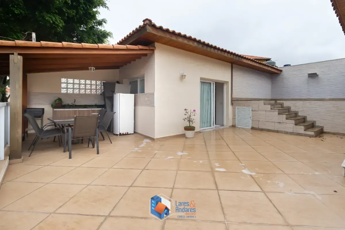 Imagem Casa para venda em Parque São Domingos com 4 quartos, sendo 2 suítes, 210m²
