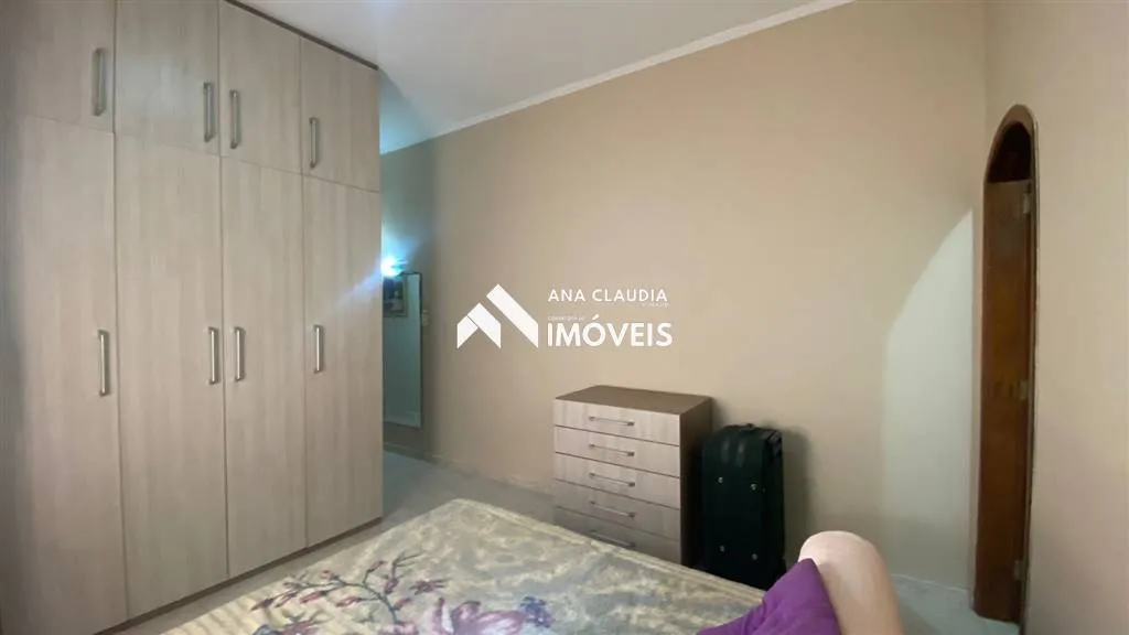 Imagem Casa bem localizada na praia de Mongaguá lado serra , próxima ao centro da cidade e a 450 metros da praia....