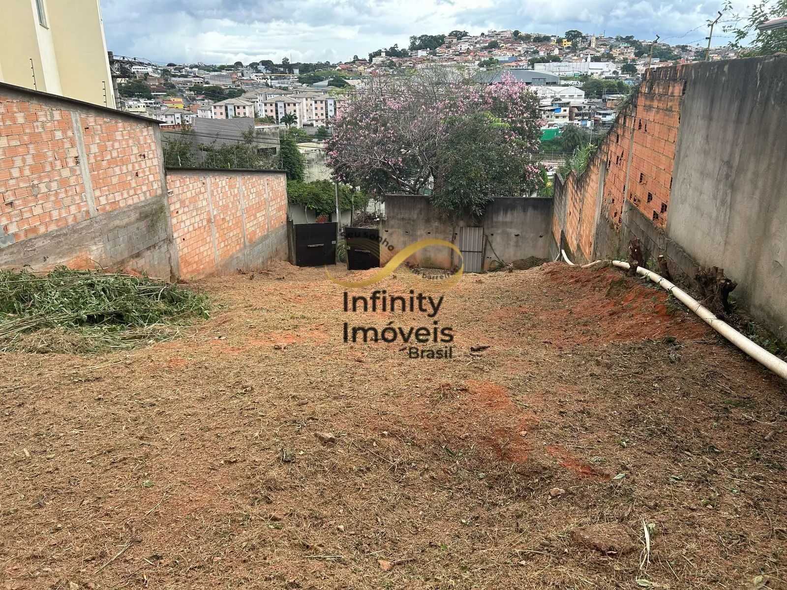 Foto do imóvel Loteamento à venda no bairro João Pinheiro - Belo Horizonte/MG