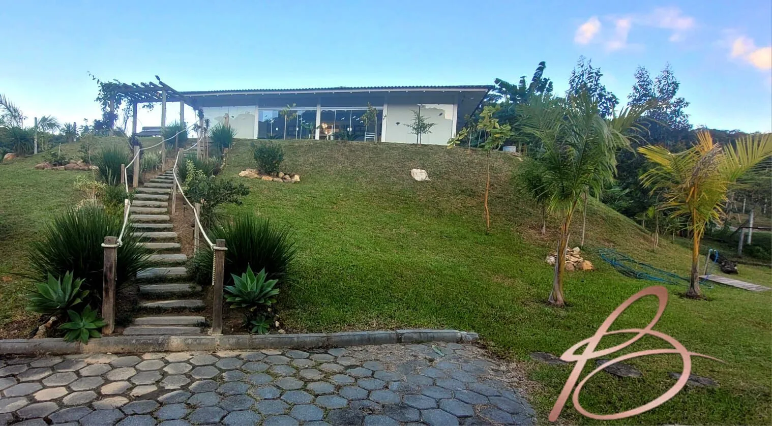 Imagem Chácara com 20.000M² com 2 casas, pomar e açude