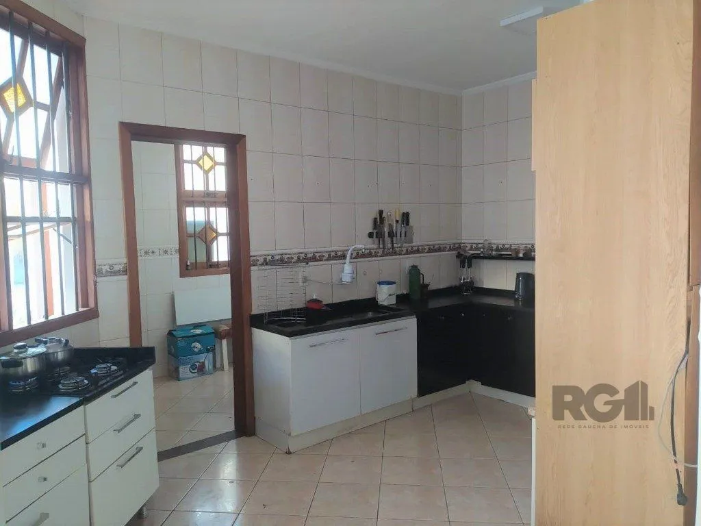 Imagem Casa 234m² - 3 dormitórios, 1 suíte e vaga para 6 carros no Jardim São Pedro
