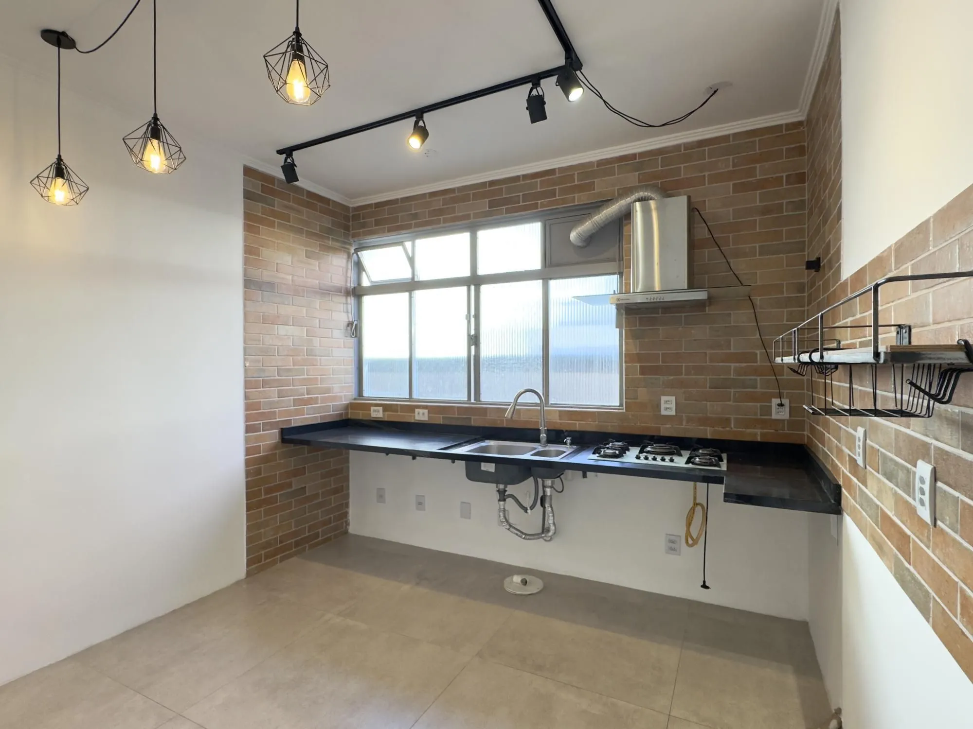 Imagem Apartamento reformado de 67m², 2 dormitórios com peças amplas na Praia de Belas