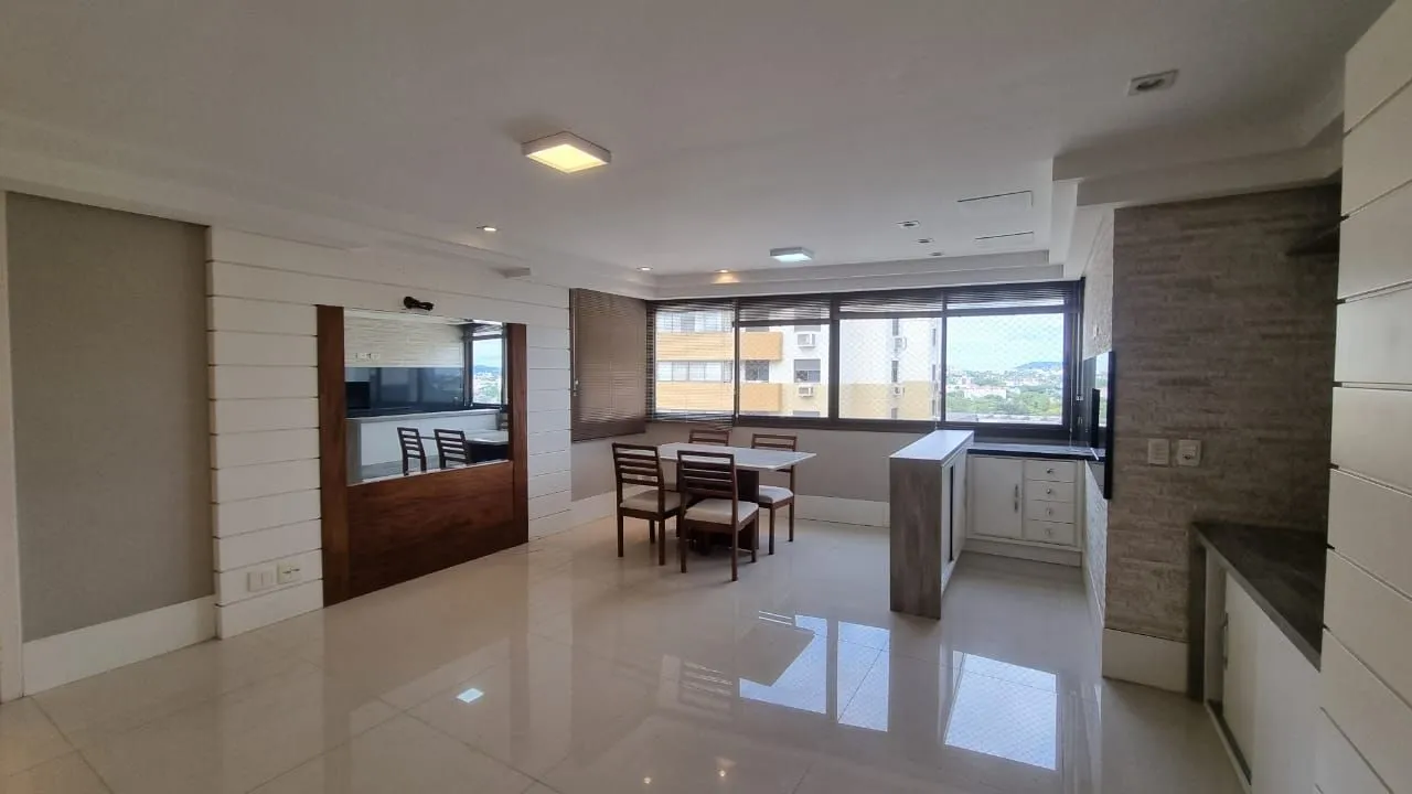 Imagem Apartamento 03 dormitórios, duas vagas individuais, edifício com infra, Bairro Cristal