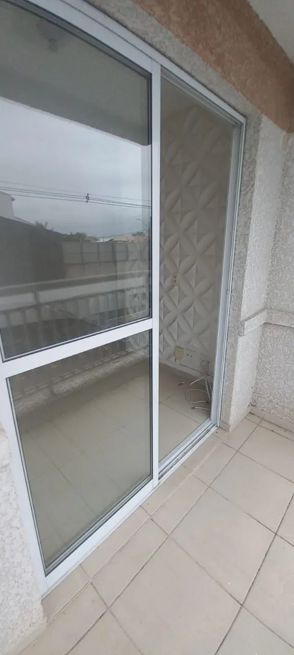Imagem Apartamento à venda, no condomínio Reserva Anáua todo com piso porcelanato e armário na cozinha