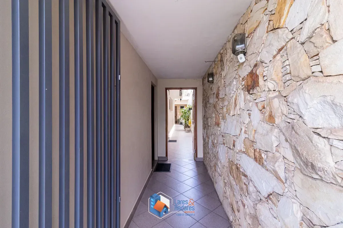 Imagem Casa para venda em Parque São Domingos com 3 quartos, sendo 1 suíte, 246m²