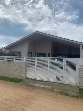 Imagem Casa ampla e aconchegante em Areias de Palhocinha, Garopaba-SC: localização ideal!