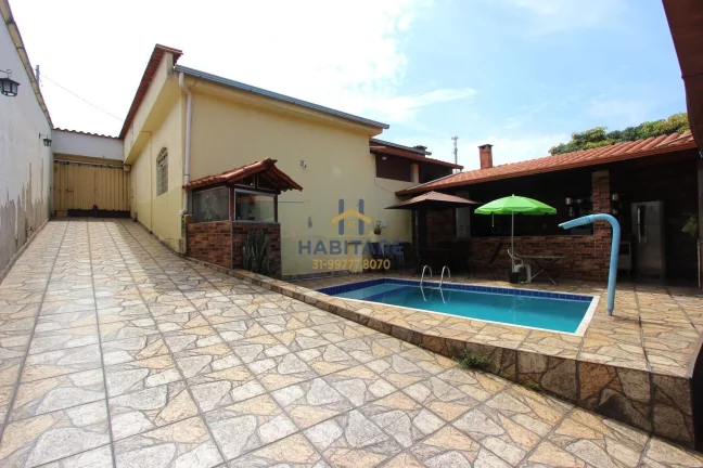 Foto do imóvel Casa com piscina no Parque Cruzeiro do Sul - Ibirité/MG