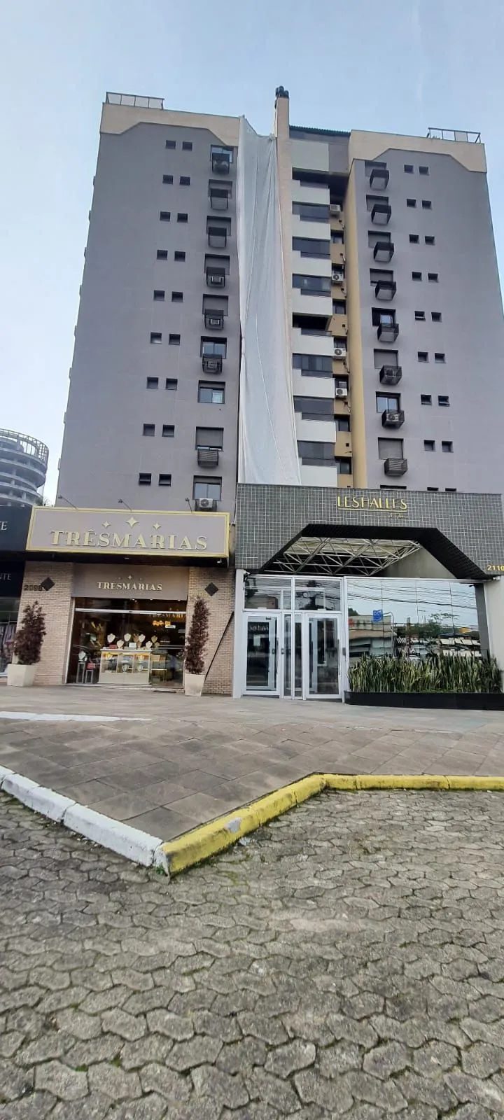 Excelente 2D C/Suíte e vaga coberta Três Figueiras - Porto Alegre