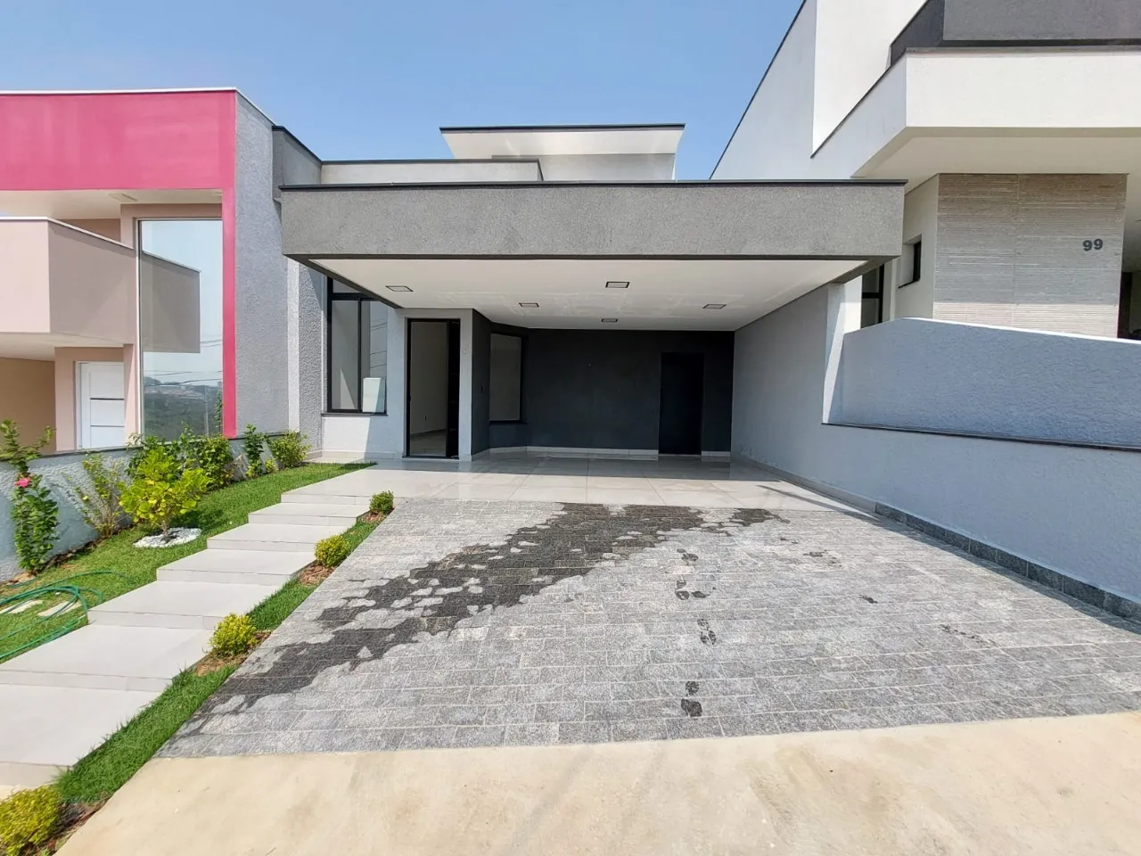 Imagem Impecável casa à venda em Sorocaba-SP, Wanel Ville: 3 quartos, 3 suítes, 145 m² de área, 4 banheiros e 2 vagas. Confira já!