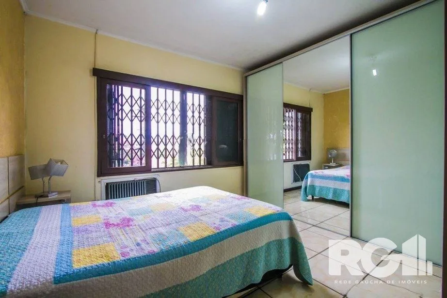Imagem Linda Casa com cinco dormitórios na Vila Nova