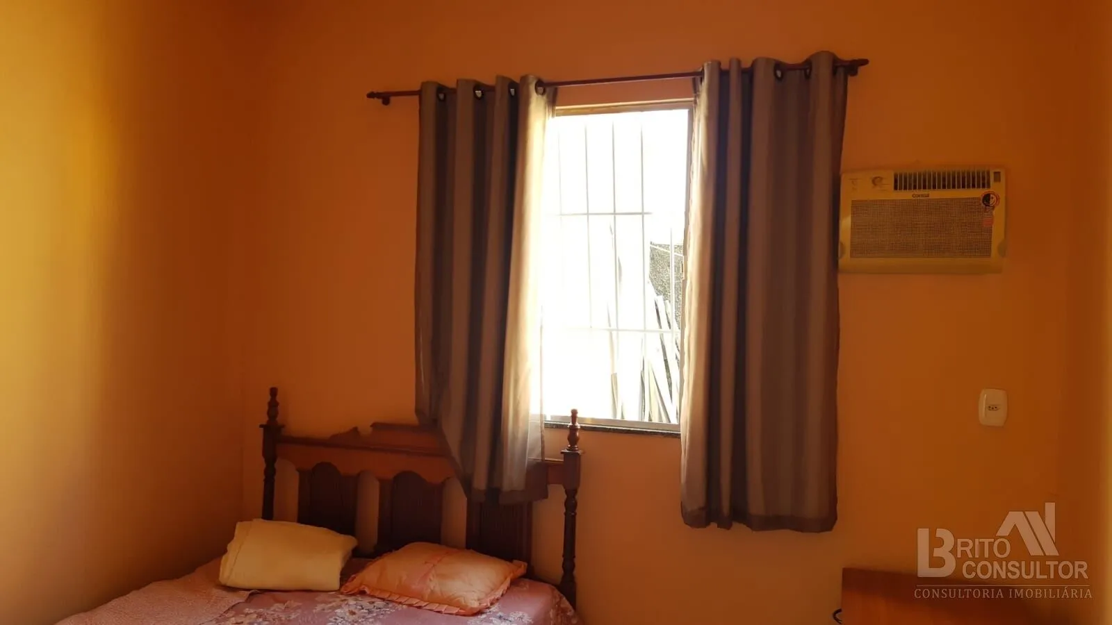 Imagem Casa com 2 Qts, Quintal, 3 Vagas ou mais, em Trindade, São Gonçalo/RJ