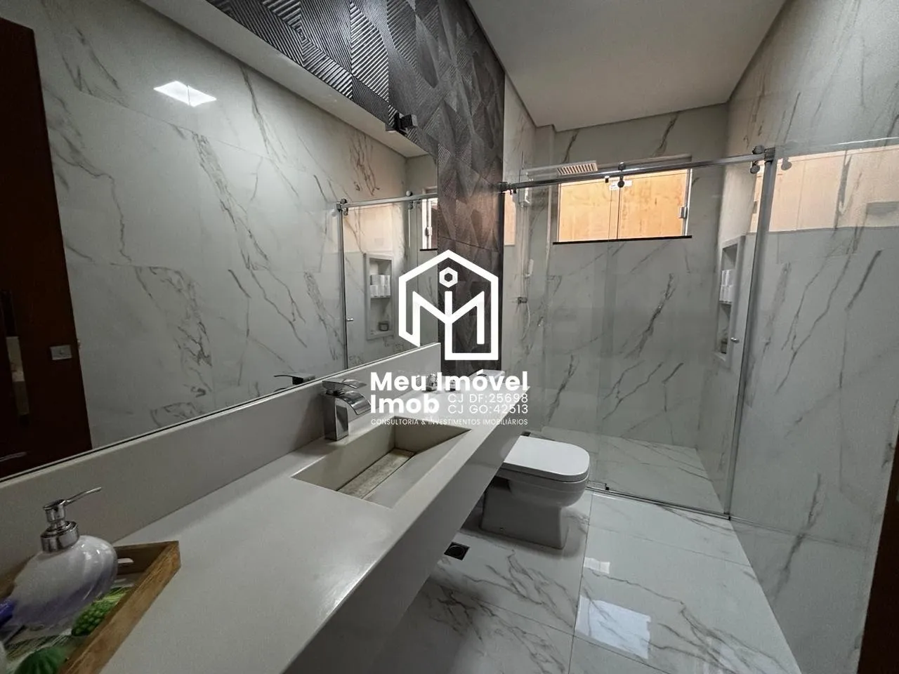 Imagem Casa 3 Quartos 2 Suítes 4 Vagas 256m² Luziânia/GO