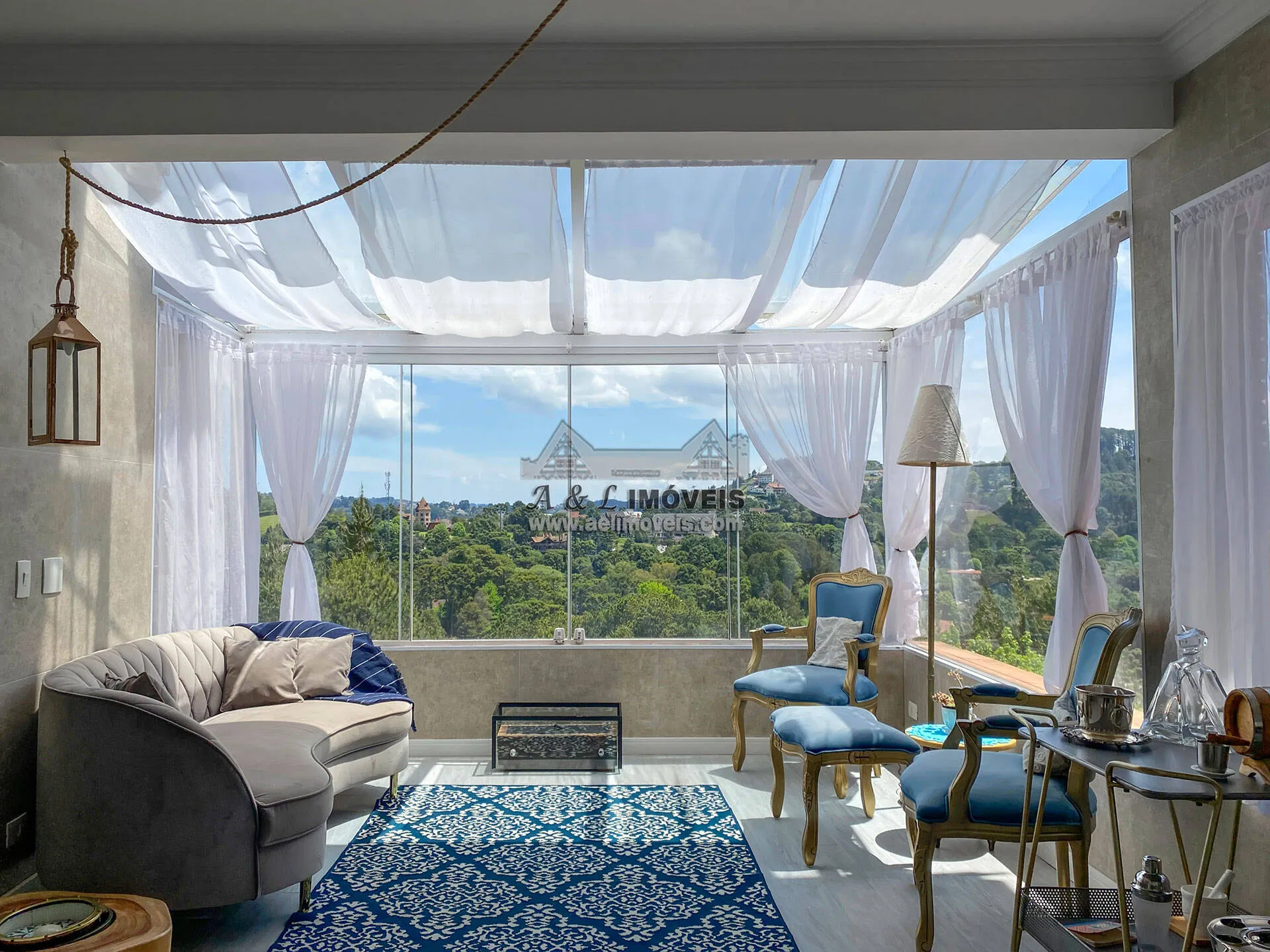 Imagem Casa com 4 suítes no Jardim Embaixatriz em Campos do Jordão