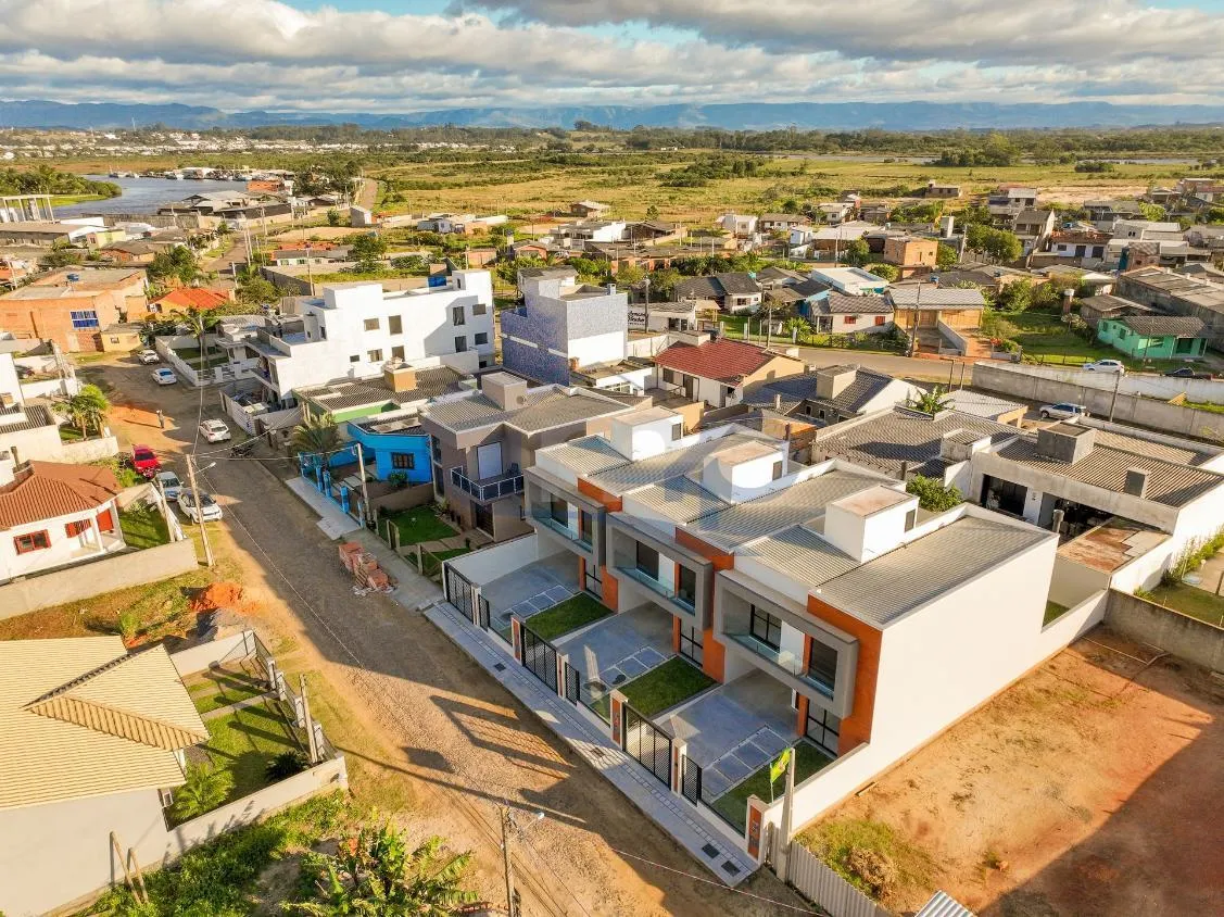 Imagem Sobrado a venda com 3 dormitorios no centro de Passo de Torres/SC