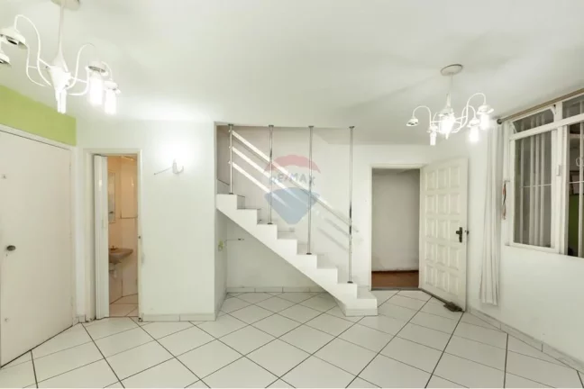 Imagem Casa bem localizada no jardim prudência com 3 Dormitórios,2 Banheiros, Sala com piso frio, Cozinha, corredor lateral, 2 vagas de garagem,