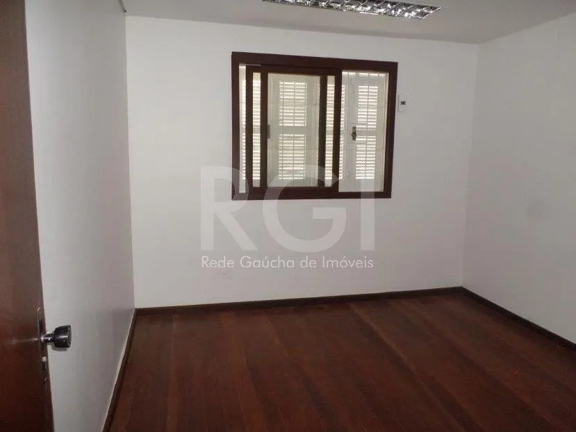 Imagem Casa Comercial com pavilhão de 294,03m² no bairro São Geraldo -Porto Alegre