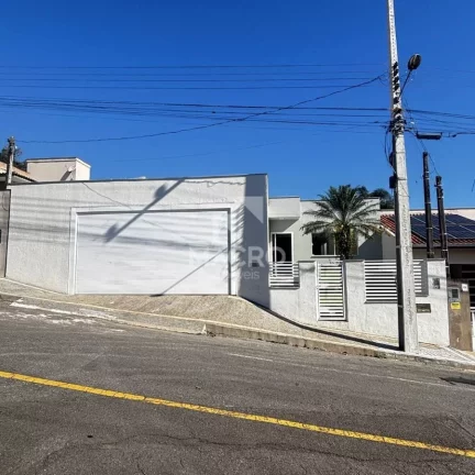 Foto do imóvel Casa semi mobiliada | Amizade | 3 quartos (1 suíte) | 200m²
