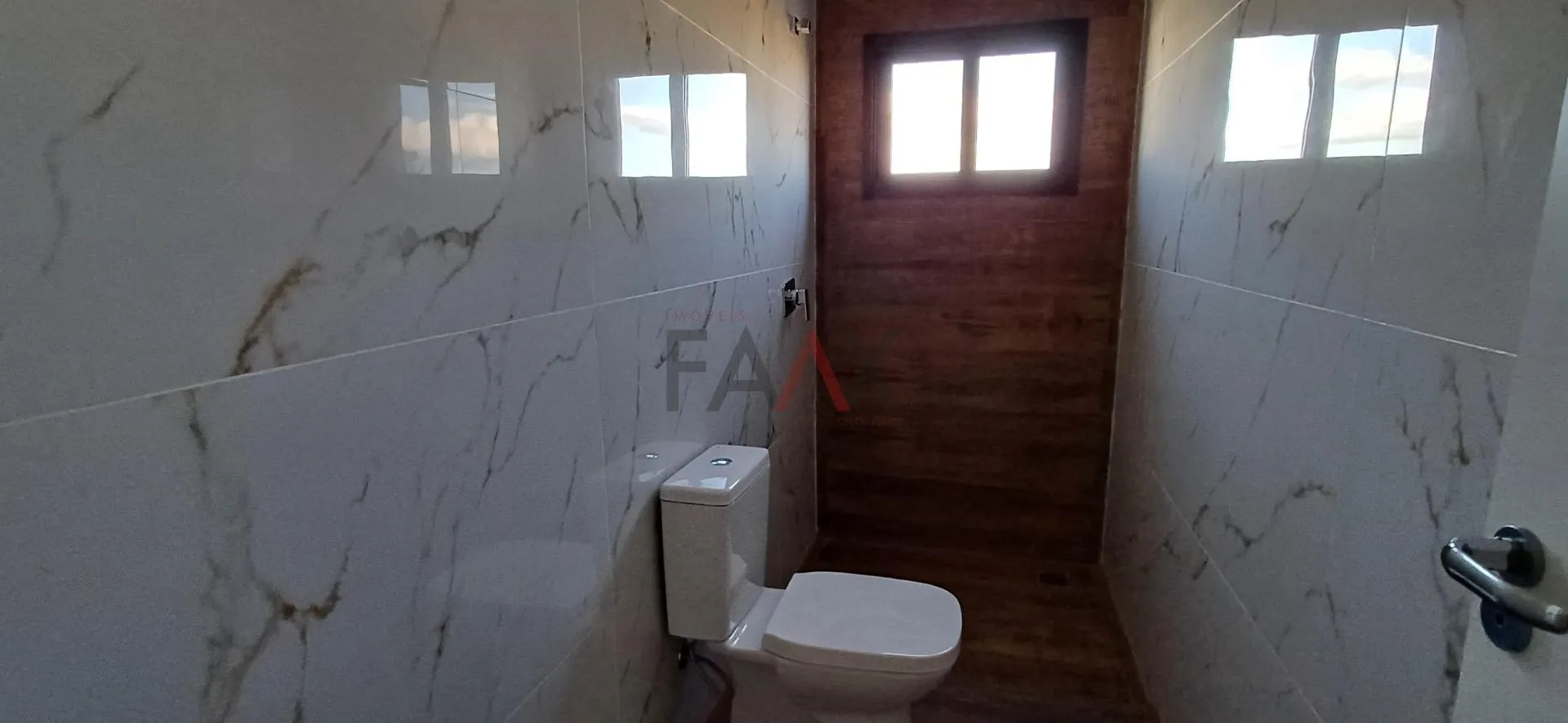 Imagem Sobrado á venda de 138m² no João Gelinski com 2 vagas em Guarapuava PR