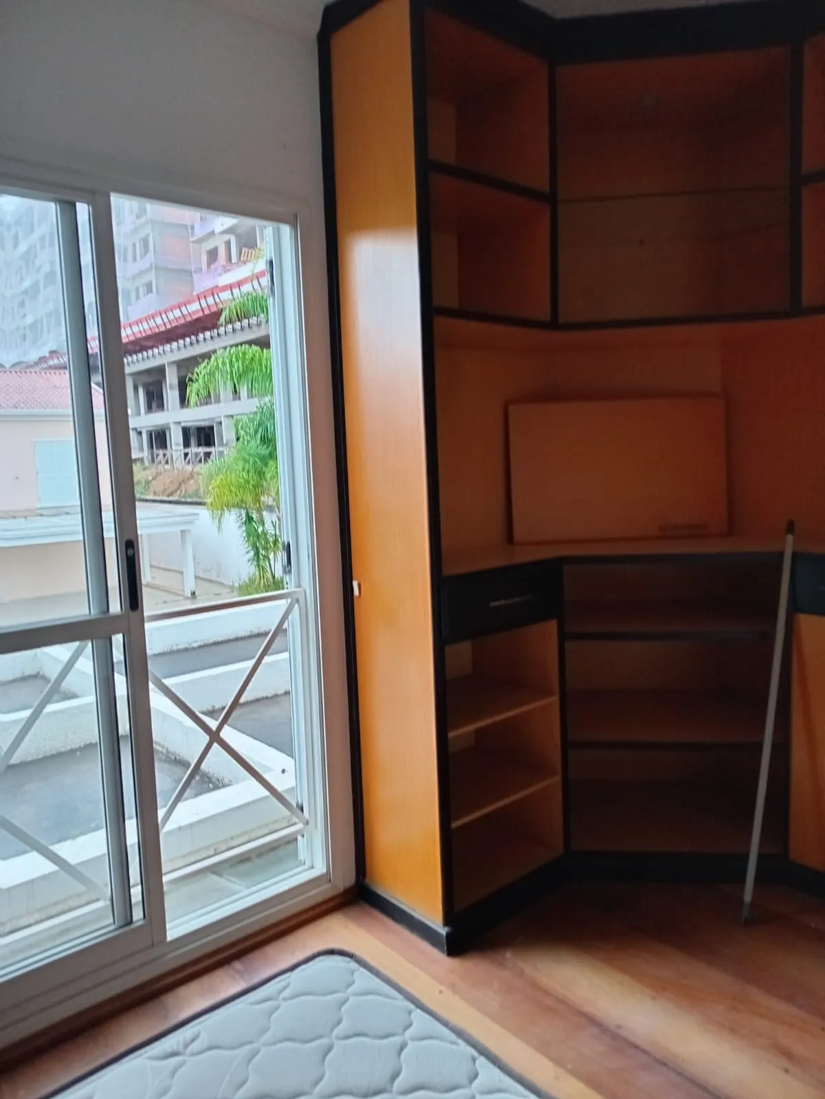 Imagem Casa de alto padrão em condomínio no Tamboré, Santana de Parnaíba-SP: 4 quartos, 4 suítes, 2 salas, 4 banheiros, 4 vagas.