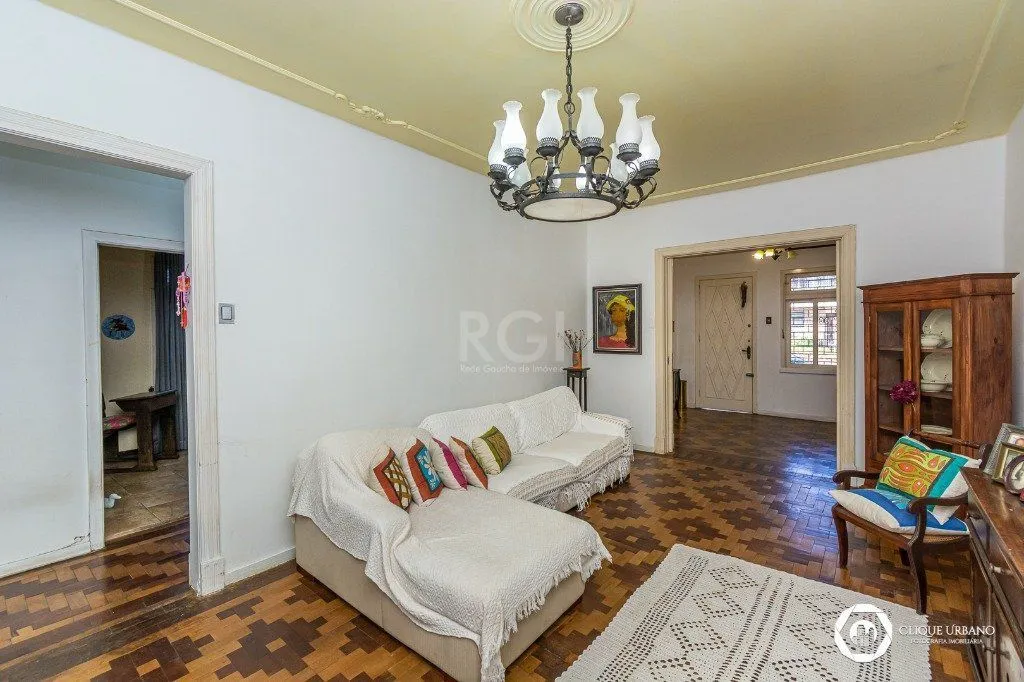 Imagem Casa para Venda de 3 dormitórios, no bairro Petrópolis