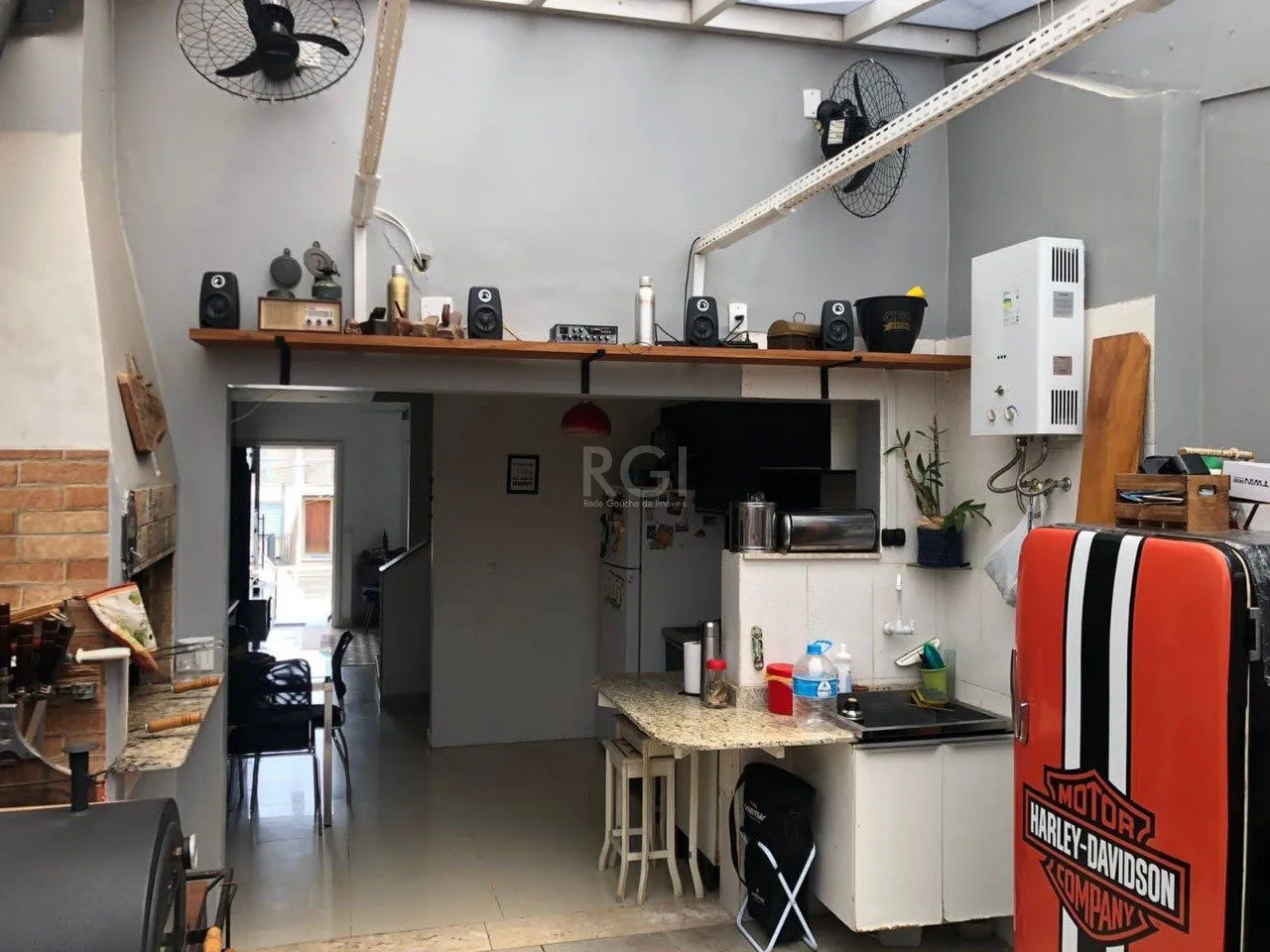 Imagem Casa com 3 dormitórios 2 suítes, área gourmet, vaga de estacionamento, Guarujá, Porto Alegre RS